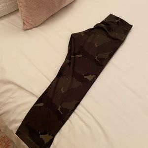 Lululemon camo bottoms